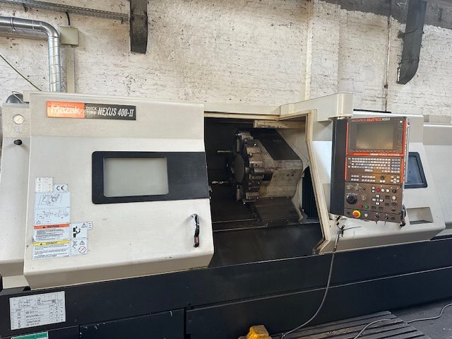 Maschinen und Werkbank